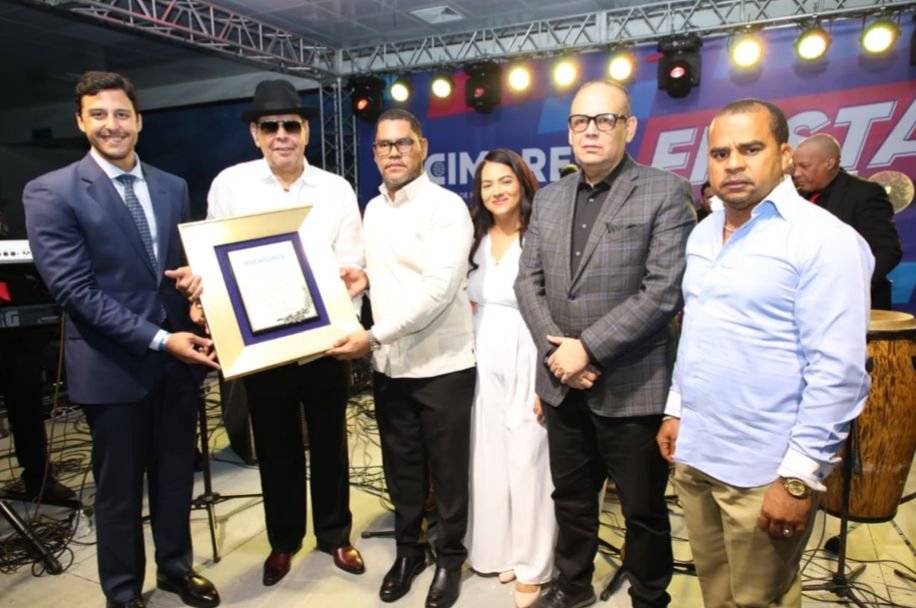 Círculo de Medios Digitales celebra primera fiesta y homenajea a Fernando Villalona