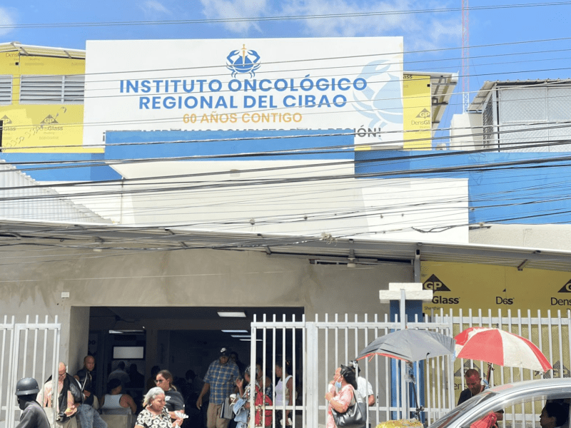 Denuncian desfalco millonario, nepotismo y abandono de pacientes en el Instituto Oncológico del Cibao