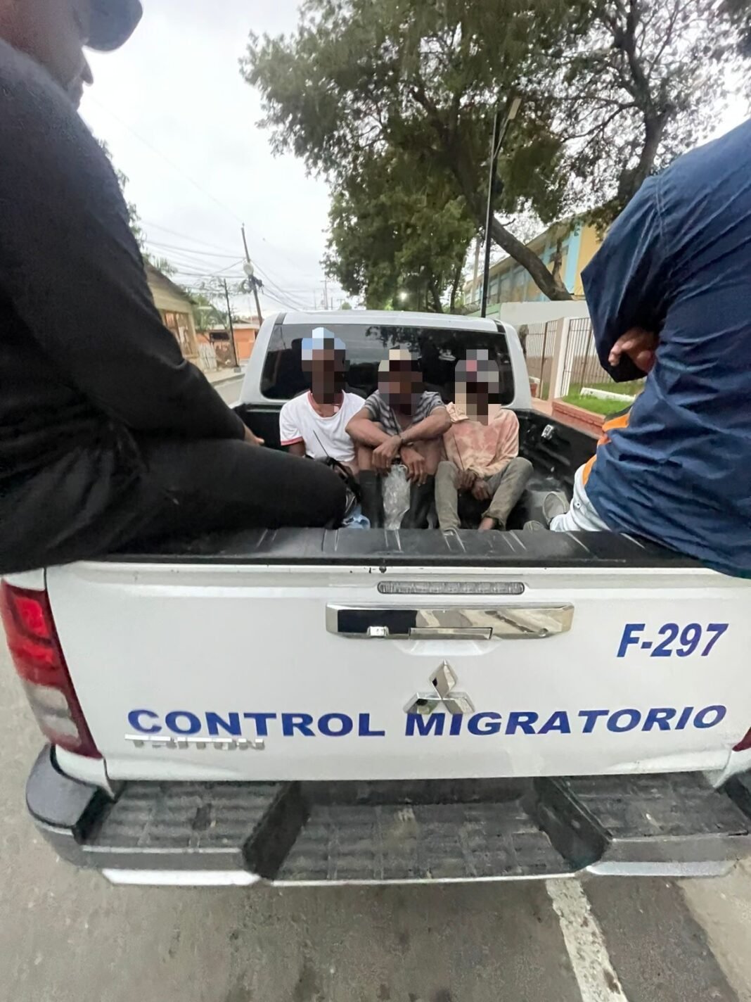 Detienen a unos 1,274 indocumentados en diferentes operativos y deportan a 887