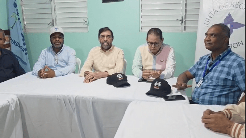 Director del INDRHI se reúne con Junta de Regantes y supervisa avances del canal La Vigía