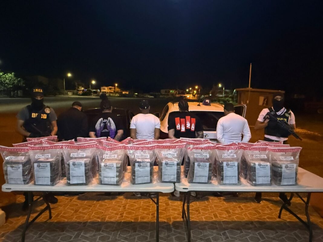 DNCD DESARTICULA ESTRUCTURA; ARRESTA CINCO HOMBRES E INCAUTA 150 PAQUETES DE COCAÍNA EN AZUA