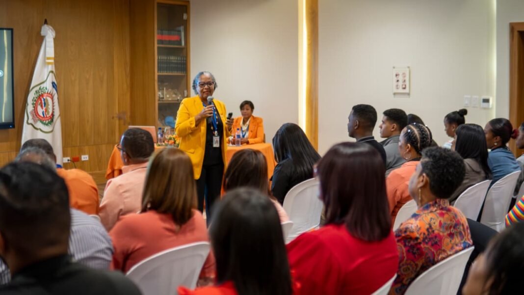 DNCD REALIZA JORNADA FORMATIVA EN HONOR AL DÍA INTERNACIONAL DE LA ELIMINACIÓN DE LA VIOLENCIA CONTRA LA MUJER