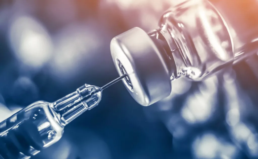 EE.UU. busca una mayor supervisión en la aprobación de vacunas, tras vincularlas a muertes