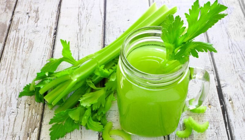 El apio bajo la lupa científica: el vegetal que depura el cuerpo y fortalece la salud de manera integral