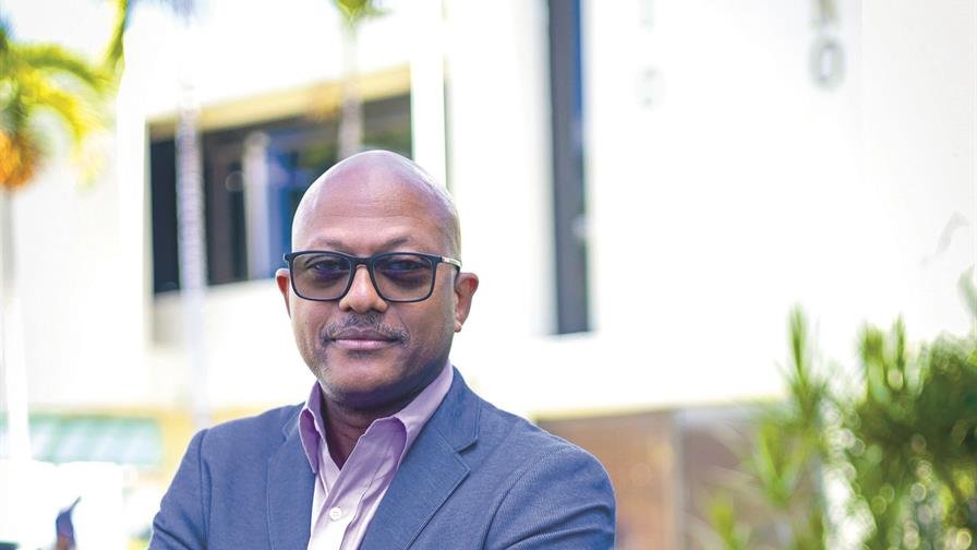 El nuevo presidente del CMD, entre quirófanos, cine y partituras