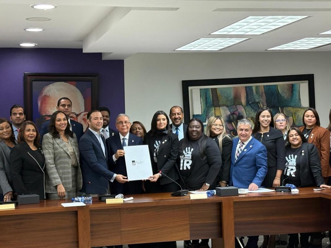 El PLD respalda propuesta “Déjala Ir”, que busca erradicar feminicidios y filicidios en RD El PLD respalda propuesta “Déjala Ir”, que busca erradicar feminicidios y filicidios en RD