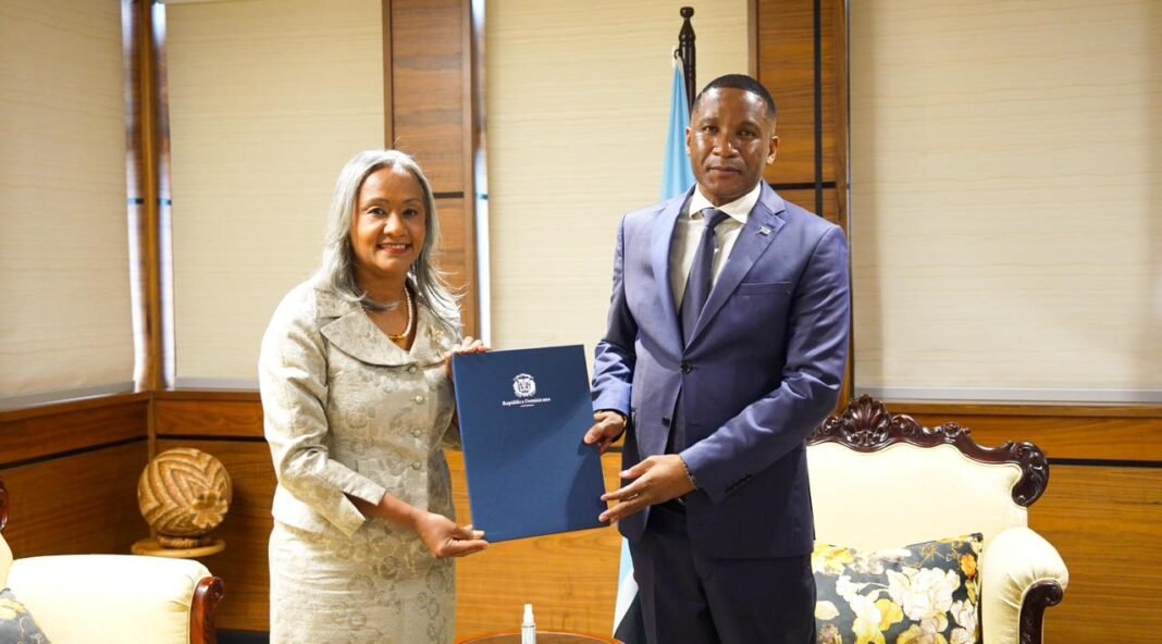 Embajadora Erika Álvarez Rodríguez, presenta sus Cartas Credenciales en Botsuana