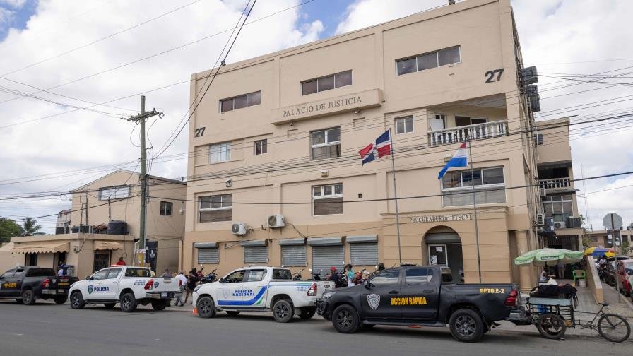 Encapuchados disparan a hombre cuando salía del Palacio de Justicia de Santo Domingo Este