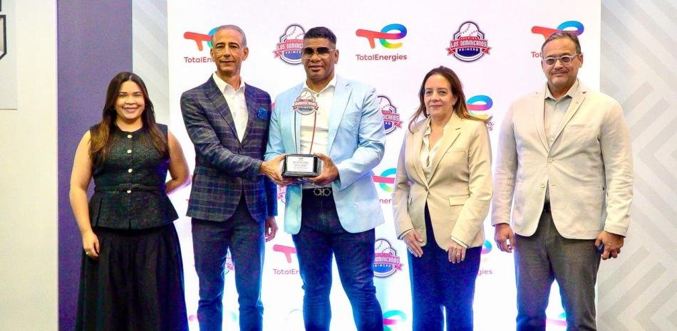 Félix José recibe homenaje de la premiación Los Dominicanos Primero Cuqui Córdova Félix José recibe homenaje de la premiación Los Dominicanos Primero Cuqui Córdova