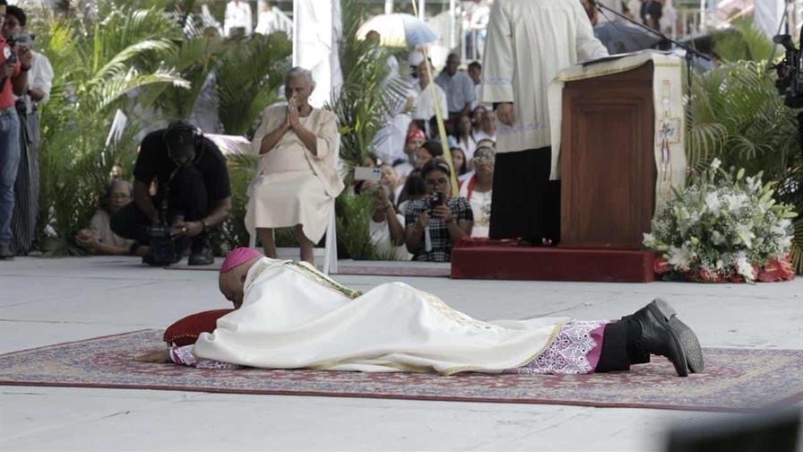 Fieles celebran la creación de la Diócesis Stella Maris y la ordenación de su primer obispo Fieles celebran la creación de la Diócesis Stella Maris y la ordenación de su primer obispo