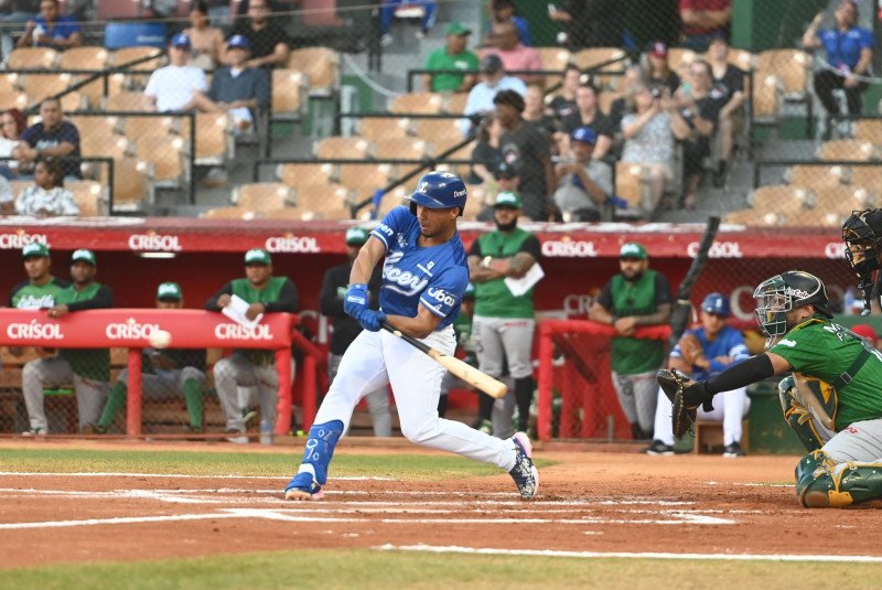 Francisco Mejía conecta tres dobles para liderar el triunfo del Licey sobre las Estrellas