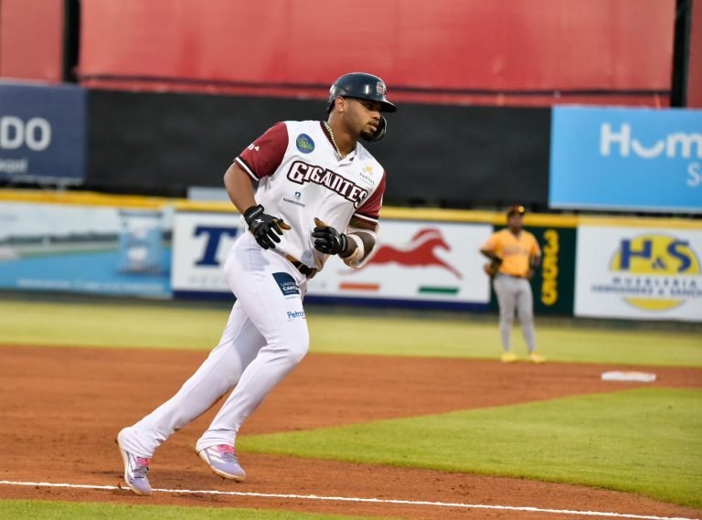 Gigantes blanquean Águilas Deyvison De los Santos y Leury García deciden con el bate