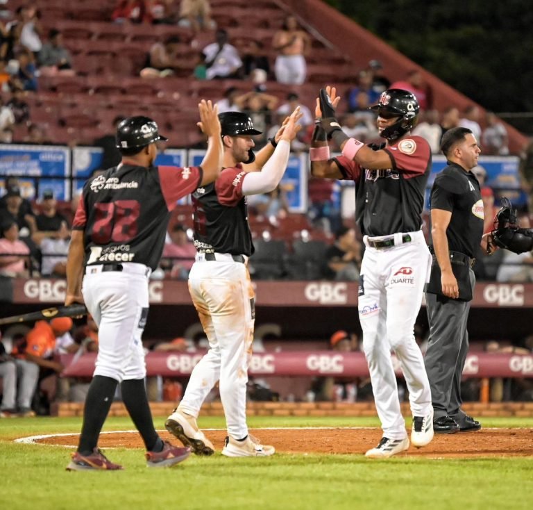 Gigantes escalan al tercer lugar. Rojas y Paulino desatan paliza de 14 -6 carreras ante los Toros