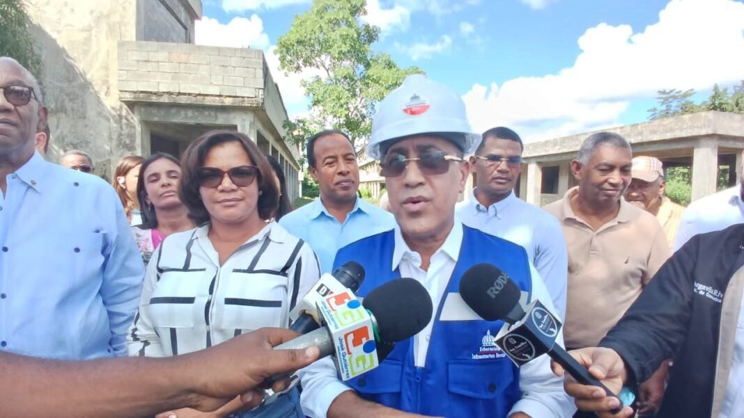 Gobierno reinicia construcción de Liceo Experimental y extensión UASD en Bayaguana
