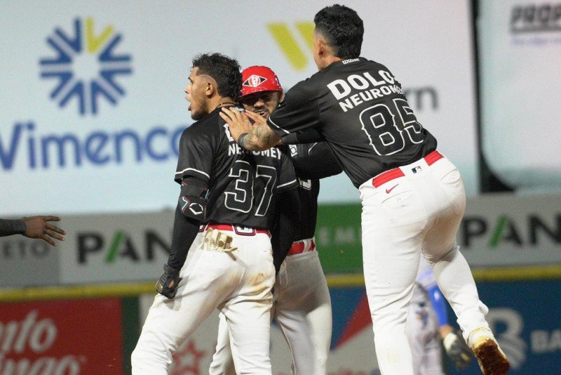 Hit de Erik González deja tendido al Licey en el noveno
