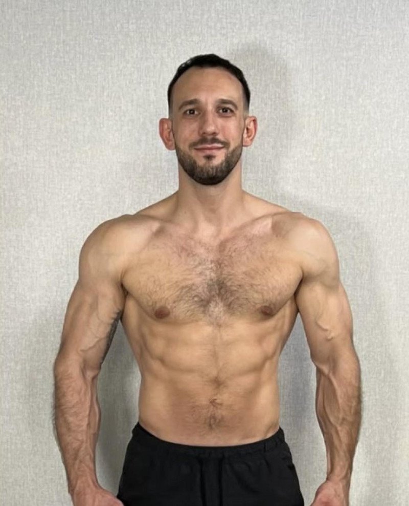 Influencer fitness Dmitry Nuyanzin muere al realizar reto de ingerir 10 mil calorías diarias