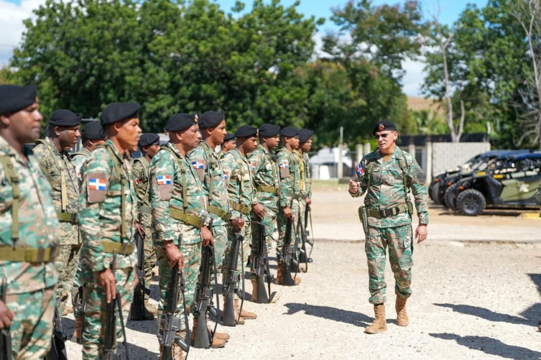 Jefe del Ejército recorre la frontera y afirma que la línea limítrofe con Haití está en calma
