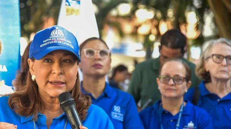 Los feminicidios bajan 16 % en comparación con el mismo periodo del 2024, según ministra de la Mujer