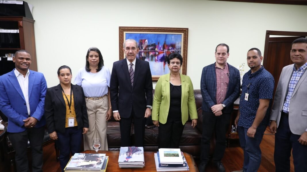 MESCyT presenta nueva plataforma estadística interactiva para mejorar la toma de decisiones