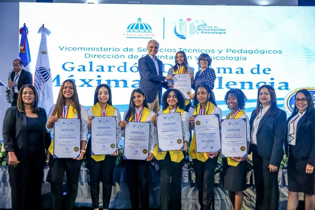 Minerd reconoce con el Galardón de Máxima Excelencia a 150 estudiantes destacados