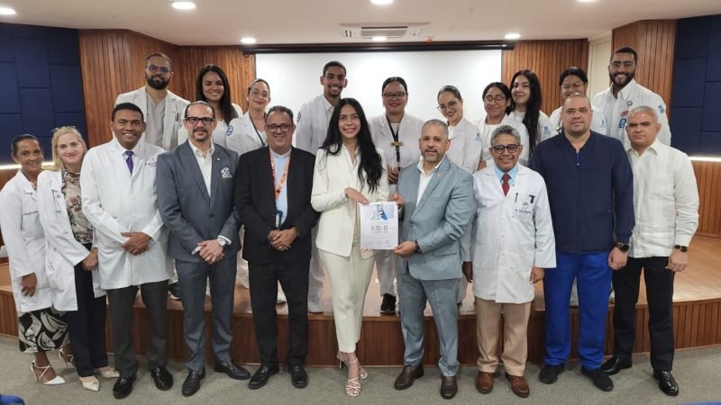 Ministro de Salud celebra logro del Cabral y Báez como primer hospital del país con certificación Angels Awards – Gold
