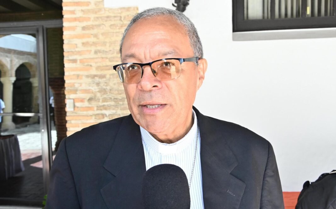 Obispos apoyan propuesta de Omar Fernández para aliviar impuestos a salarios