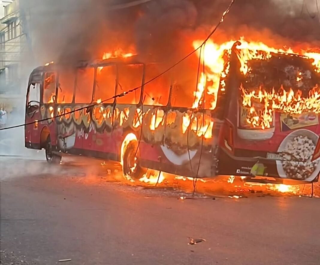 OMSA confirma incendio de autobús en el Distrito Nacional; no hay personas heridas OMSA confirma incendio de autobús en el Distrito Nacional; no hay personas heridas
