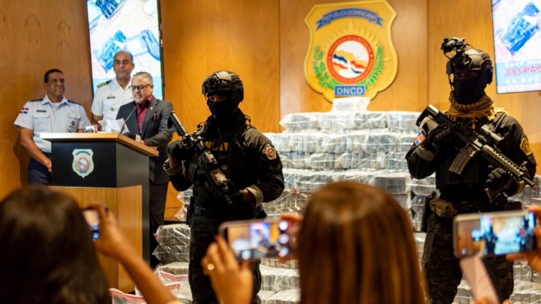 OTRO CONTUNDENTE GOLPE AL NARCOTRÁFICO; ATRAPAN TRES HOMBRES CON 806 PAQUETES DE PRESUNTA COCAÍNA