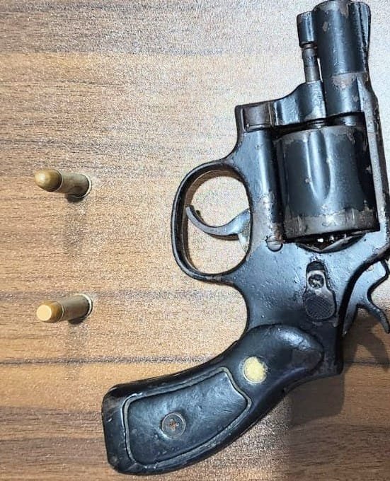 Policía apresa a hombre por posesión ilegal de arma de fuego en Barahona