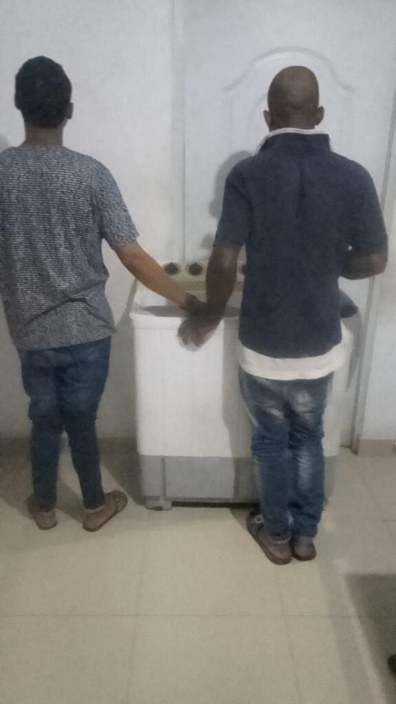 Policía apresa varios hombres por robo y ocupa drogas durante operativos en La Victoria, SDN