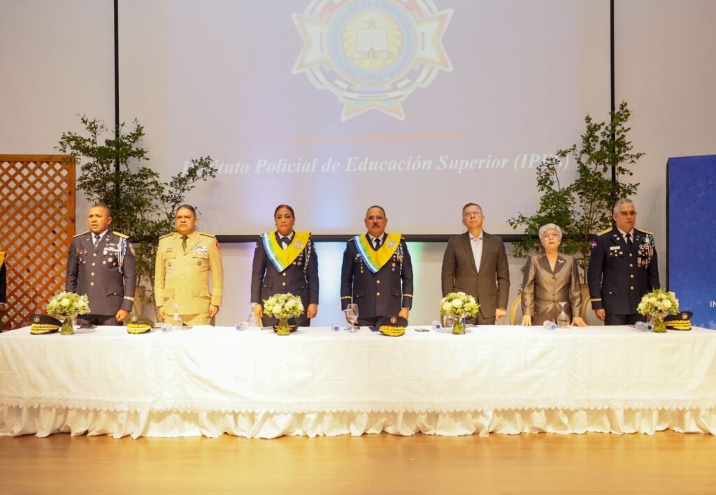 Policía Nacional gradúa 314 oficiales y suboficiales en ceremonia realizada en el Auditorio de la institución Policía Nacional gradúa 314 oficiales y suboficiales en ceremonia realizada en el Auditorio de la institución