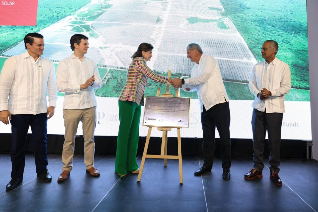 RD inaugura la planta fotovoltaica más grande del Caribe