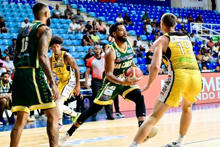 San Carlos gana tercero en línea al Rafael Barias y avanza a la serie final del TBS Distrito 2025