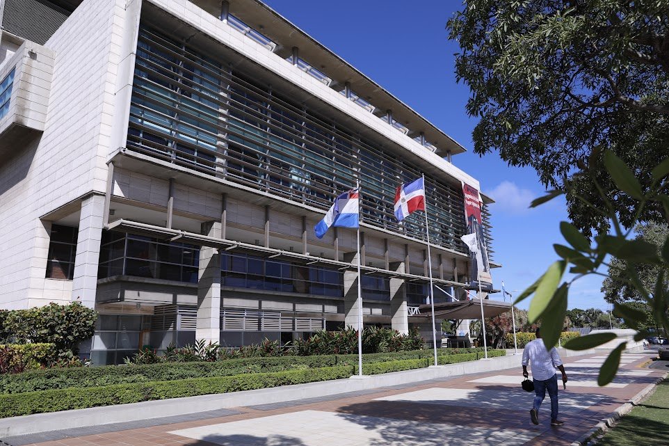 Se entrega a las autoridades hombre buscado por presunto narcotráfico