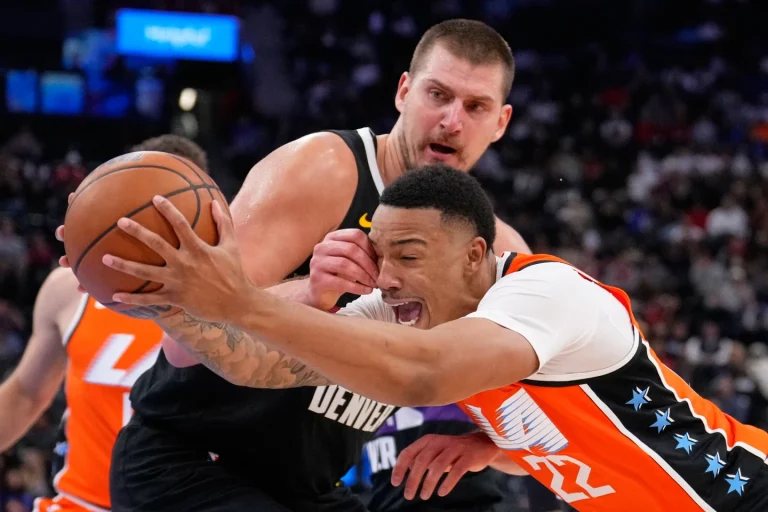 Todos los resultados : Jokic anota 55 puntos e iguala la máxima de la temporada en la NBA; los Nuggets vencen a los Clippers