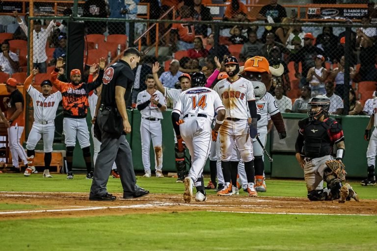 Toros se imponen a Leones guiados por Celestino, De la Cruz y Guzmán