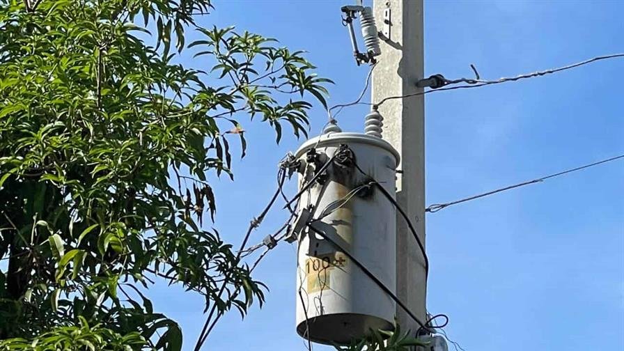 Transformador provoca altos y bajos voltajes en Invivienda por conexiones ilegales y temen lo peor