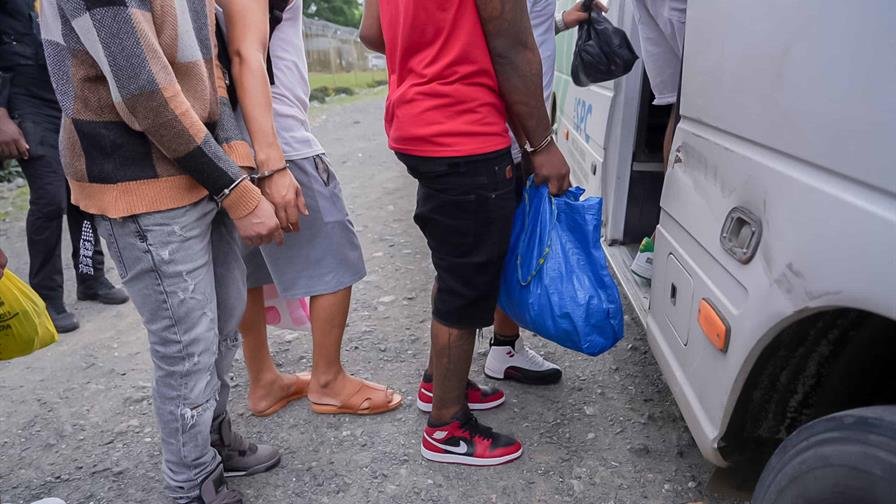 Trasladan a los primeros internos de la cárcel de La Victoria hacia Las Parras