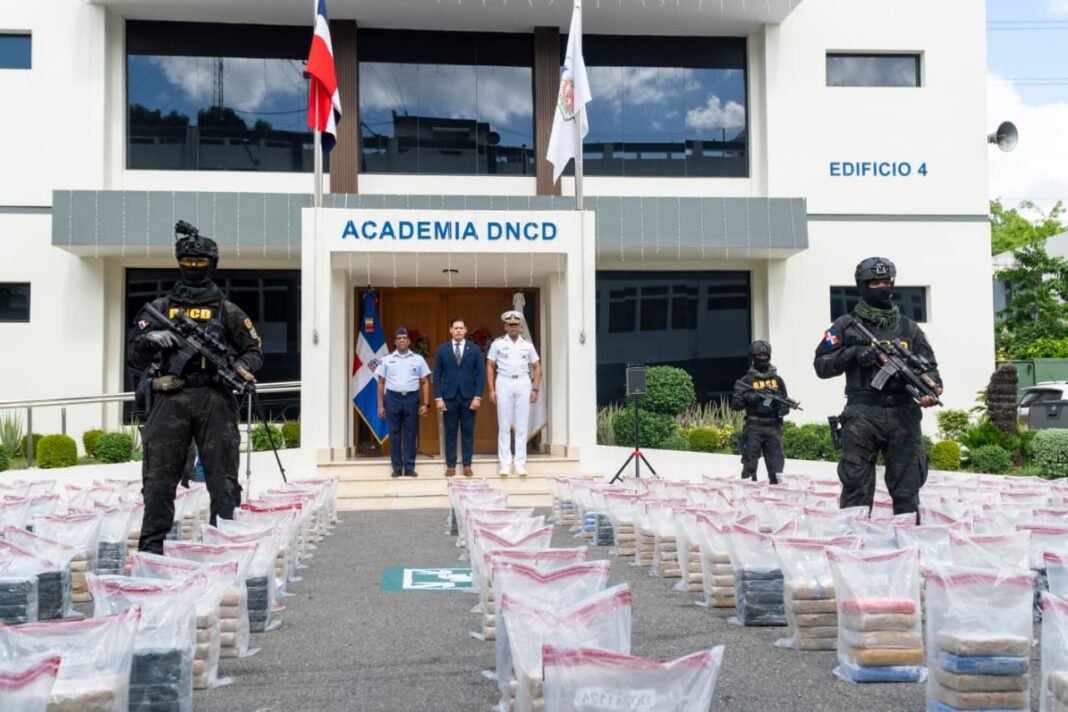 UN GOLPE MÁS AL NARCOTRÁFICO; ARRESTAN TRES HOMBRES CON UN CARGAMENTO DE MÁS DE 1.5 TONELADAS DE PRESUNTA COCAÍNA UN GOLPE MÁS AL NARCOTRÁFICO; ARRESTAN TRES HOMBRES CON UN CARGAMENTO DE MÁS DE 1.5 TONELADAS DE PRESUNTA COCAÍNA