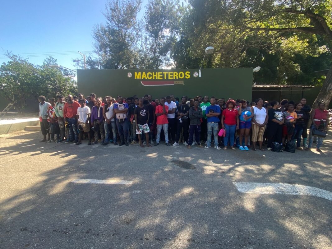Unos 148 migrantes haitianos fueron detenidos por el Ejército durante operativos realizados en Valverde Unos 148 migrantes haitianos fueron detenidos por el Ejército durante operativos realizados en Valverde