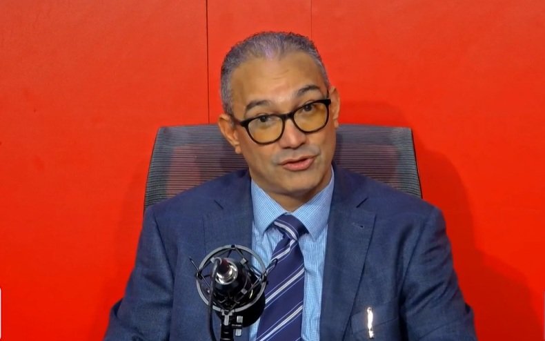 Urólogo Elías Grullón destaca importancia de la detección temprana del cáncer de testículo