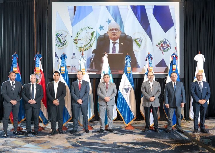 Valdez Albizu participó en la 305 Reunión del Consejo Monetario Centroamericano