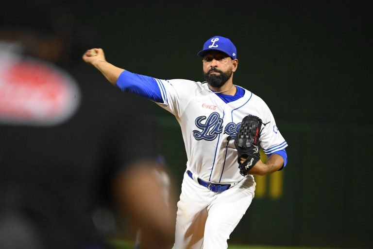 Valdez lanza en grande; Licey vence a Gigantes en el Quisqueya