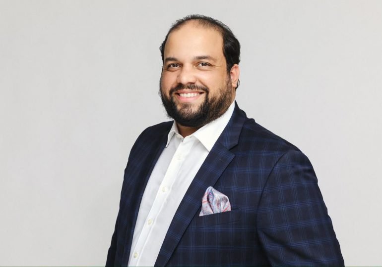 «¿Y qué opositores son estos?”: Alfredo de la Cruz revela el salario del peledeísta Frank Olivares