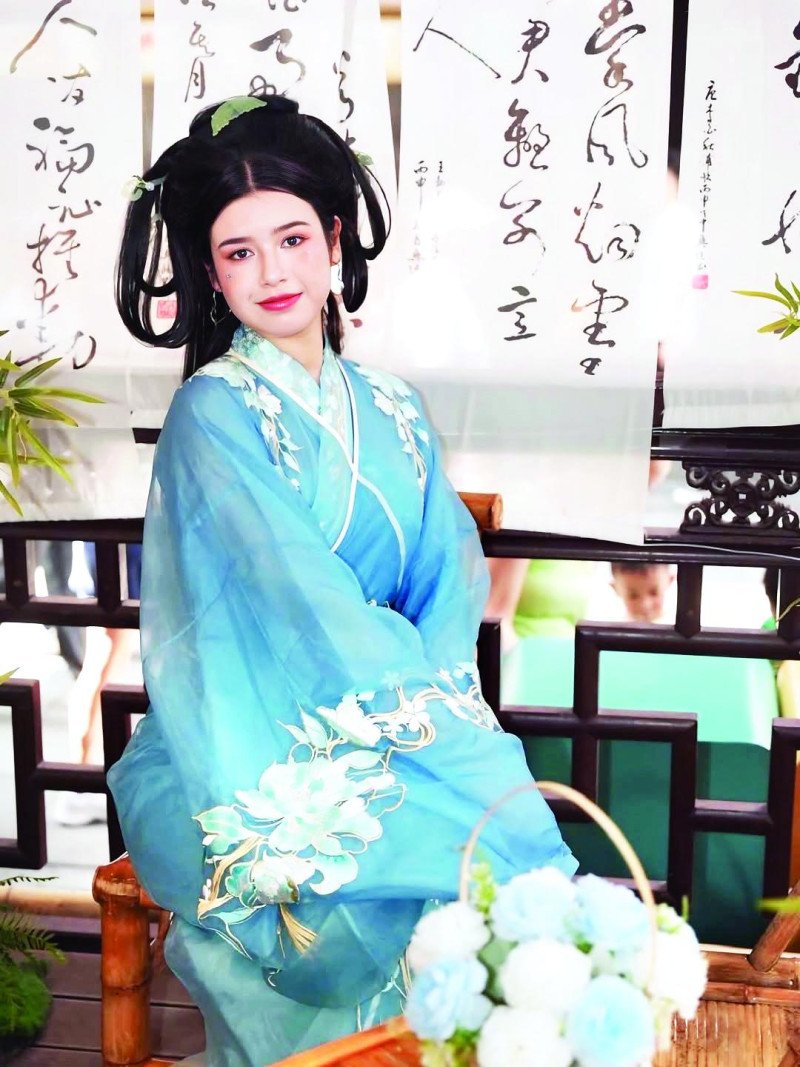 Yuyu Jáquez Huang: entre la literatura, la música, el cine y dos mundos diferentes como China y RD Yuyu Jáquez Huang: entre la literatura, la música, el cine y dos mundos diferentes como China y RD