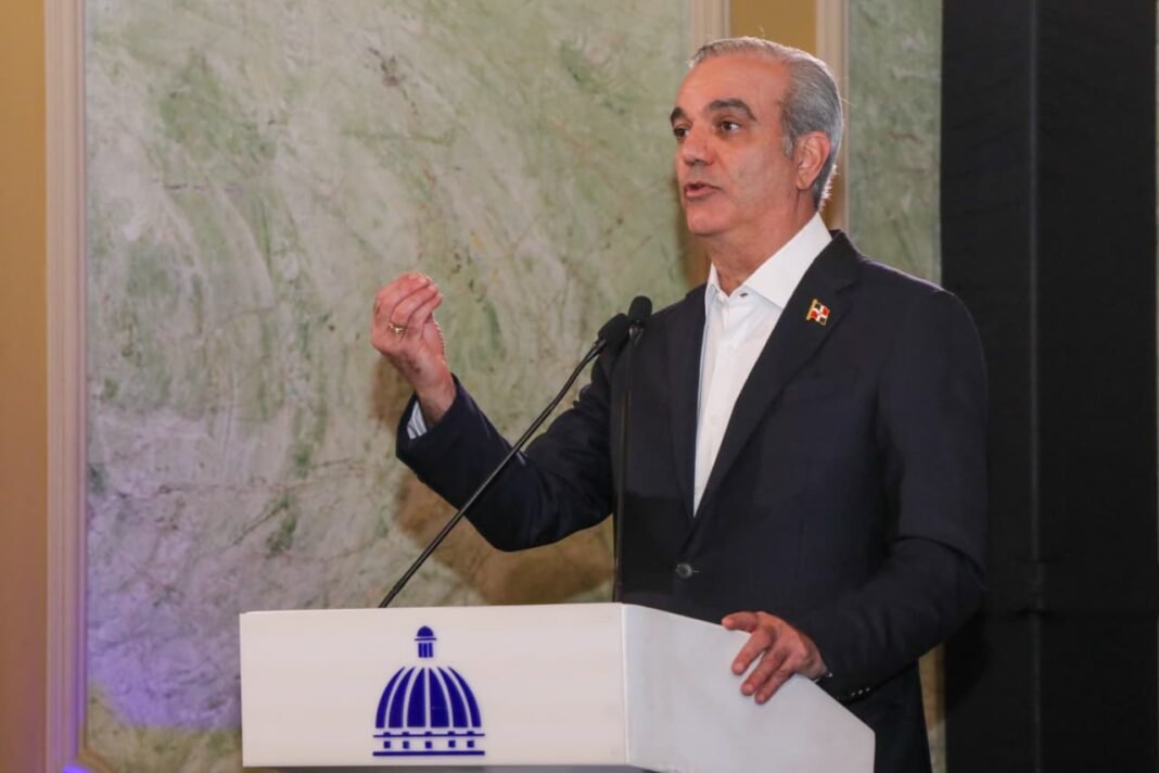 Abinader confirma que acuerdo para uso de base aérea con EE.UU. será hasta abril