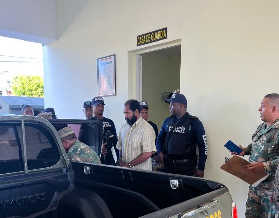 Agentes de Dintel de la Policía Nacional y del ERD capturan hombre amenazó al presidente Abinader a través de redes sociales