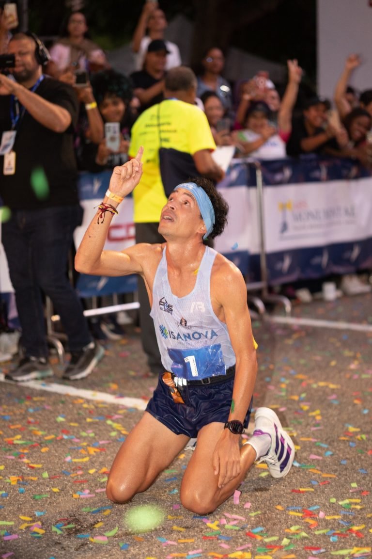 Álvaro Abreu y la colombiana Palmenia Agudelo la IX Maratón Monumental Primer Santiago de América