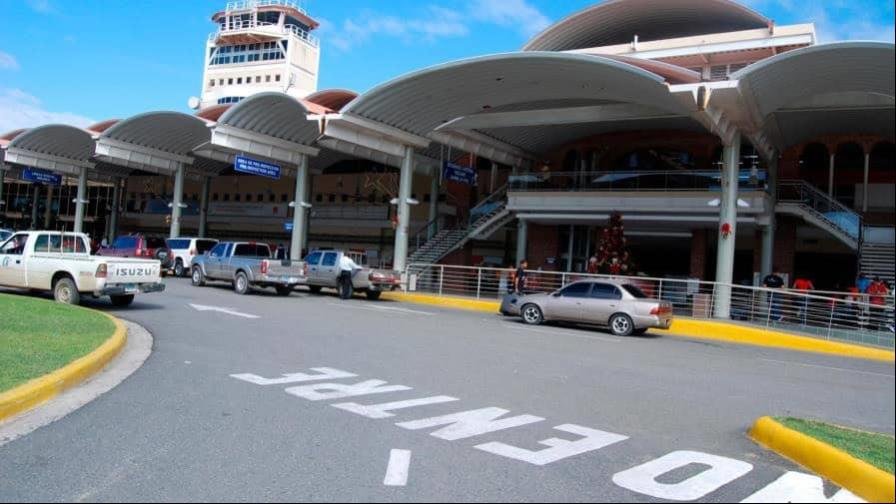 Así operaba la red de empleados de Aduanas que facilitaban el paso de drogas en aeropuerto del Cibao