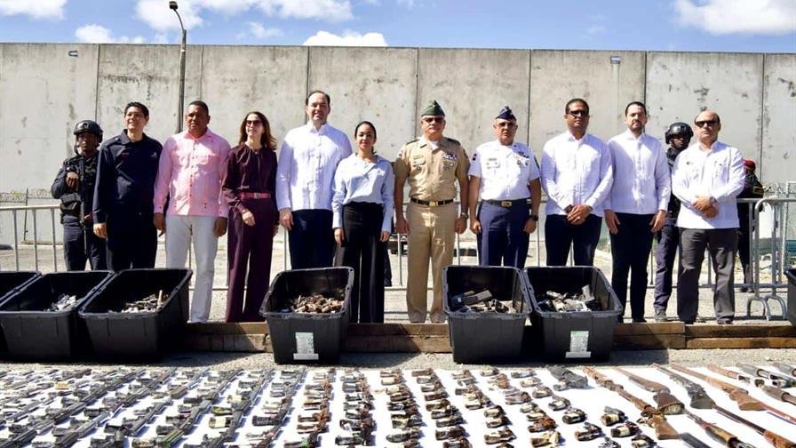 Autoridades destruyen más de 3,900 armas ilegales recuperadas en operativos de 2025